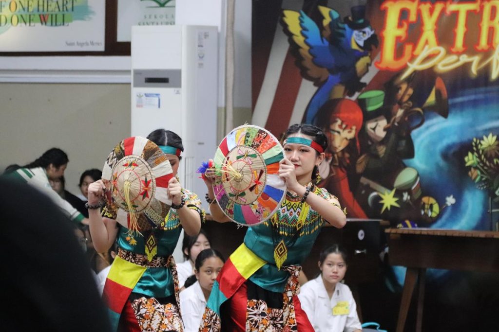 Tari Tradisional Modern