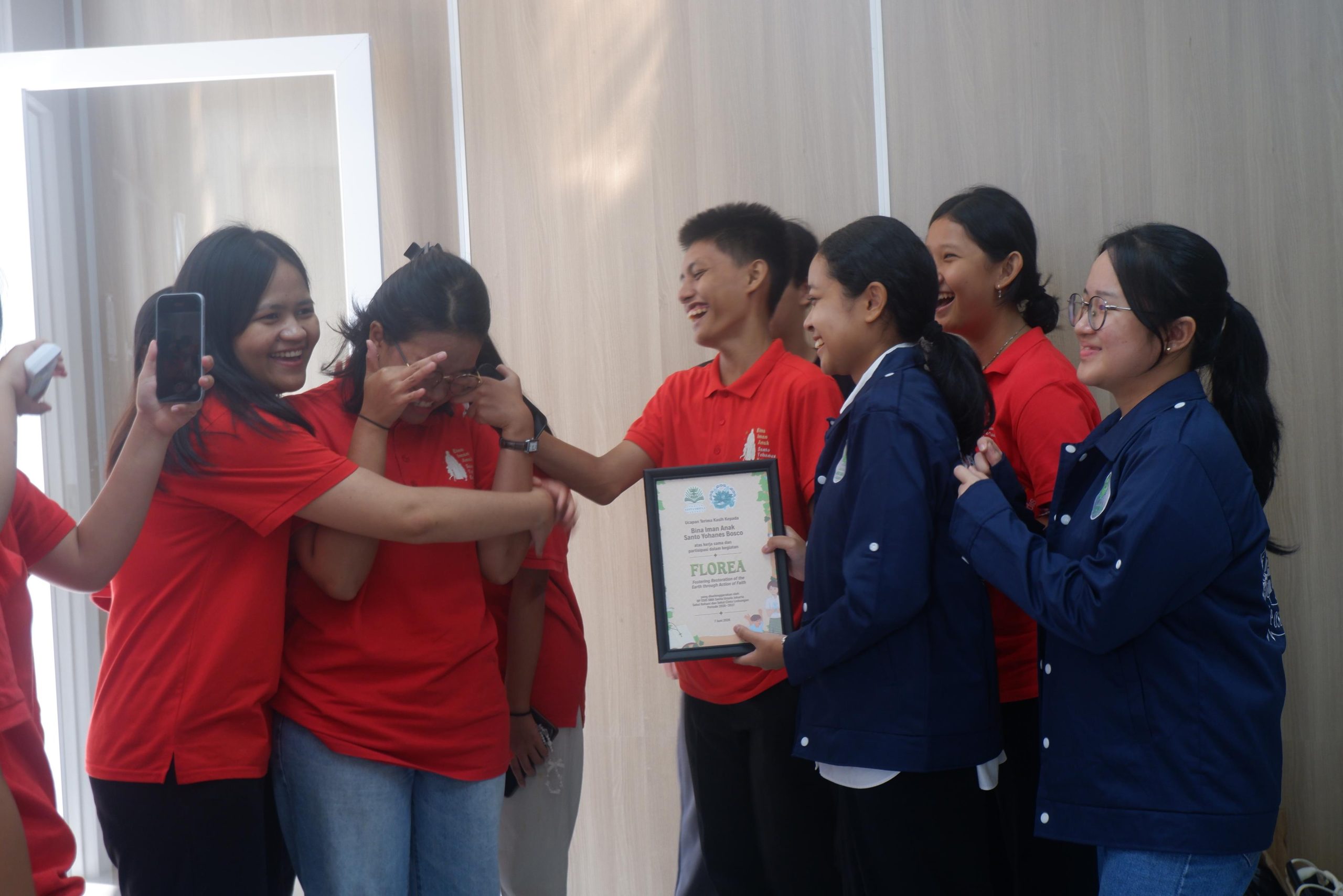 Penyerahan sertifikat FLOREA kepada pihak BIA Gereja Santo Yohanes Bosco (1) (Copy)